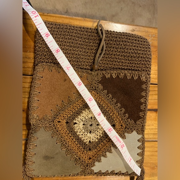 Crochet crossbody w leather detailing NWOT - Picture 7 of 10